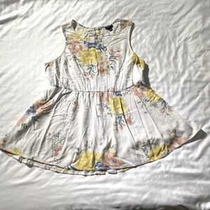 Size 1 torrid white floral tank